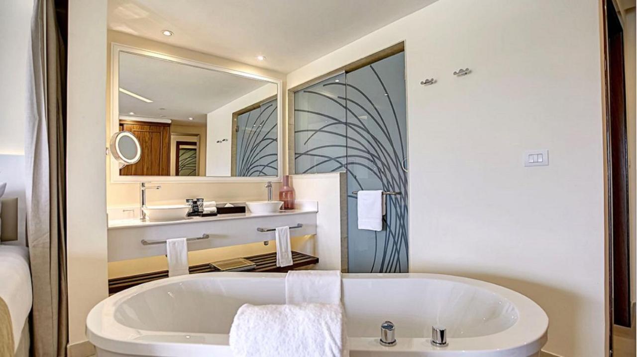 Luxury Presidential Ocean View One bedroom Suite Diamond Club